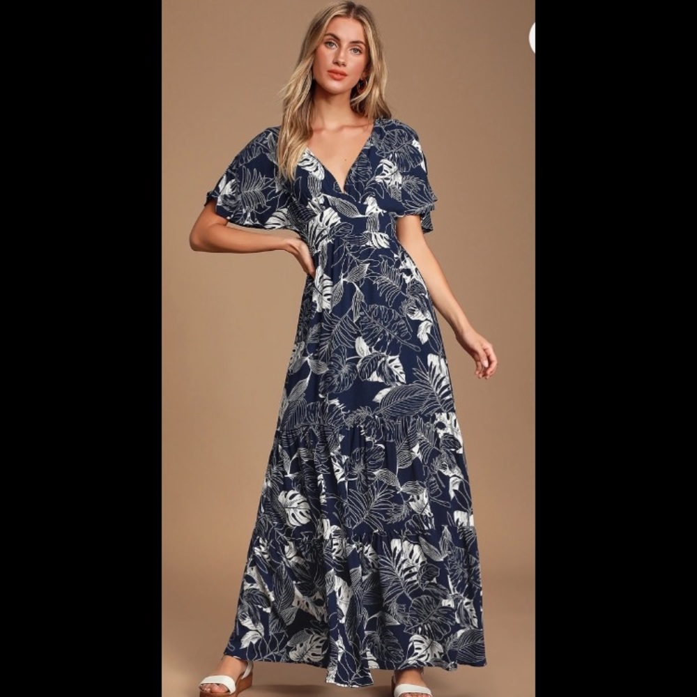 NWOT Lulu’s Savanna Navy Floral Maxi Dress Size S